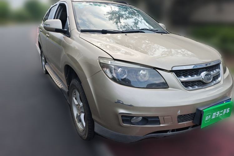 Used BYD S6 2014 2.0L Manual Luxury 5-Seater Front Right 45 Deg