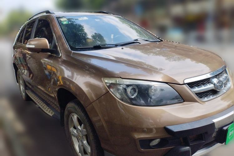 Used BYD S6 2014 2.0L Manual Luxury 5-Seater Front Right 45 Deg