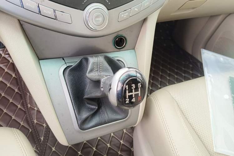 Used BYD S6 2014 2.0L Manual Elite Version 5 Seats Gear Lever