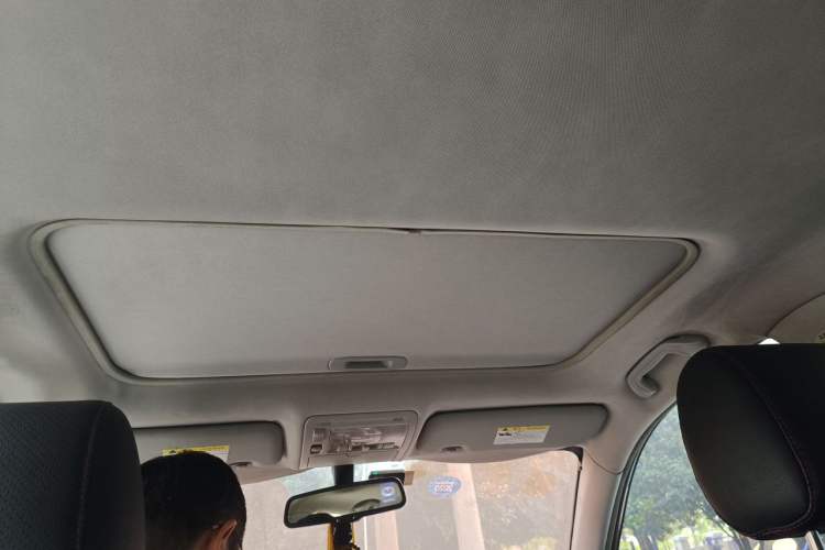 Used BYD S6 2014 1.5TI Manual Luxury 5-Seater Headliner