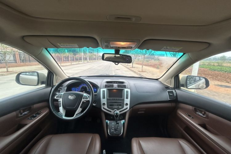 Used BYD S6 2014 2.4L Automatic Prestige 5-Seater Interior 1
