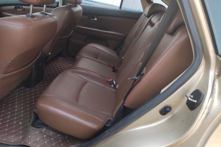 Used BYD S6 2014 2.4L Automatic Prestige 5-Seater Left Rear Seat