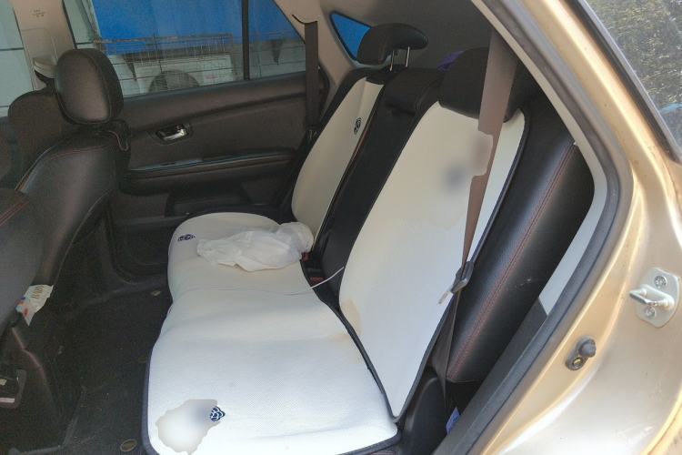 Used BYD S6 2014 2.4L Automatic Prestige 5-Seater Left Rear Seat