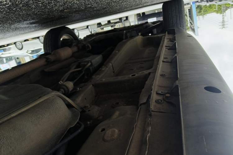 Used BYD S6 2014 2.0L Manual Elite Version 5 Seats Left Side Sill