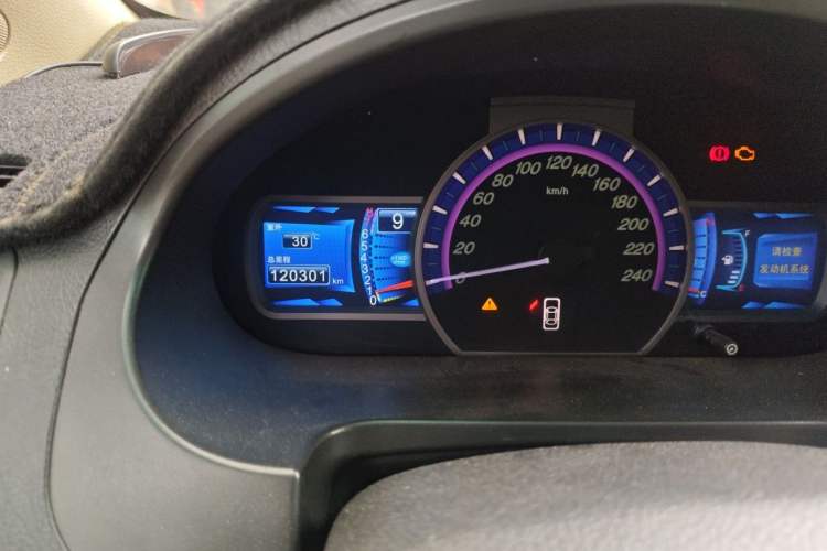 Used BYD S6 2014 2.0L Manual Luxury 5-Seater Odometer Close Up