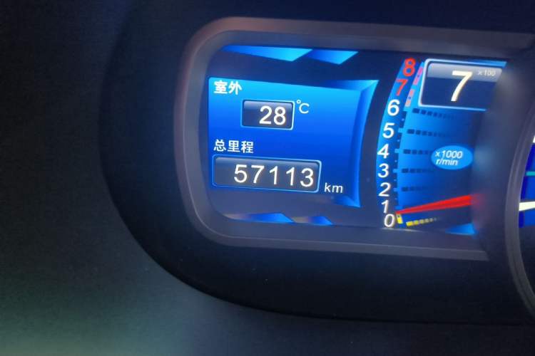 Used BYD S6 2014 2.0L Manual Luxury 5-Seater Odometer Close Up