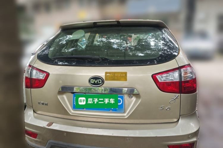Used BYD S6 2014 2.0L Manual Luxury 5-Seater Rear