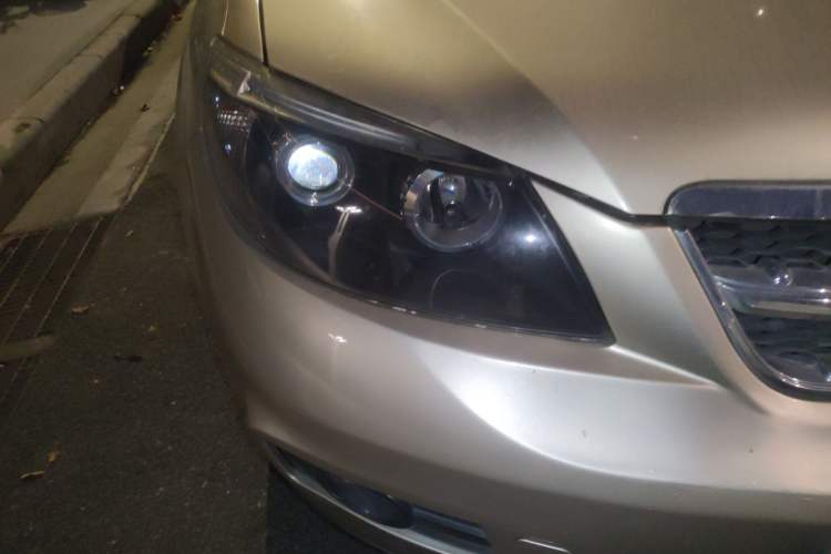 Used BYD S6 2014 2.0L Manual Luxury 5-Seater Right Front Headlight