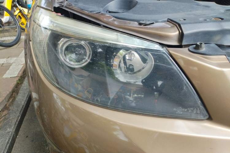 Used BYD S6 2014 2.0L Manual Luxury 5-Seater Right Front Headlight