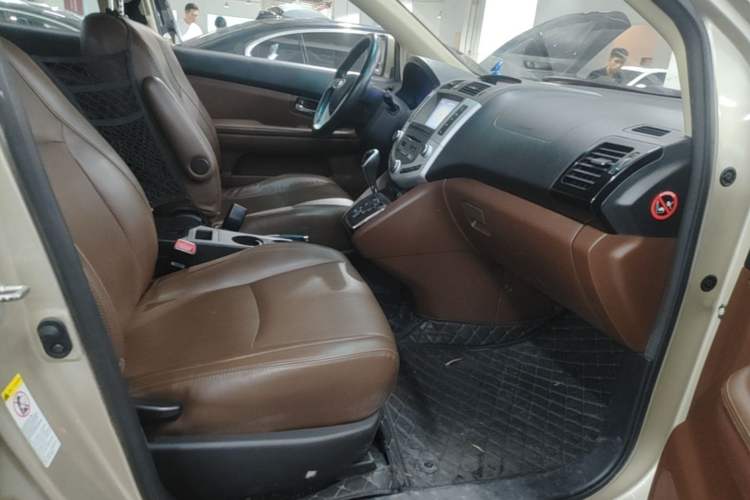 Used BYD S6 2014 2.4L Automatic Prestige 5-Seater Right Front Seat