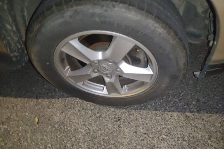 Used BYD S6 2014 2.0L Manual Luxury 5-Seater Right Front Wheel Hub