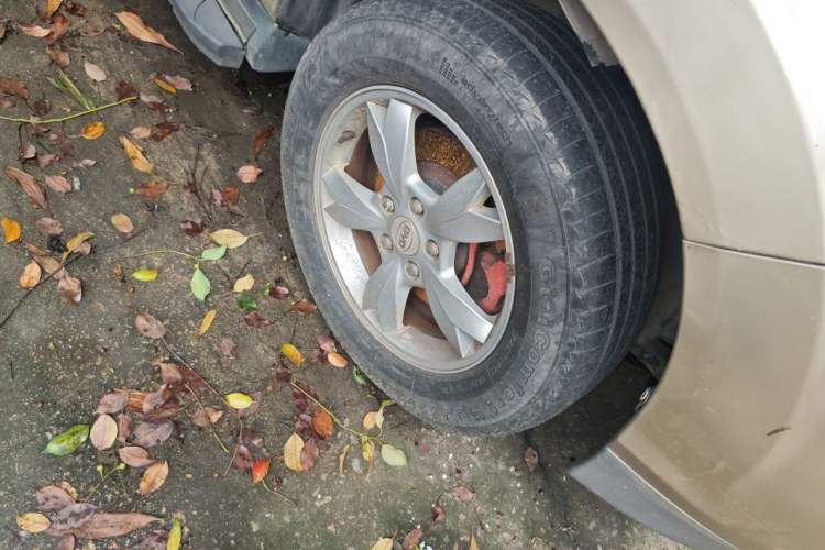 Used BYD S6 2014 2.0L Manual Luxury 5-Seater Right Front Wheel Hub