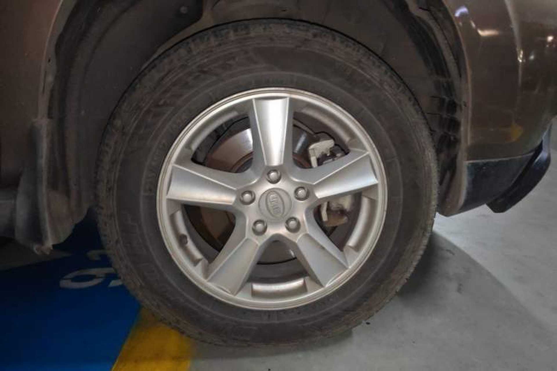 Used BYD S6 2014 2.0L Manual Elite Version 5 Seats Right Front Wheel Hub