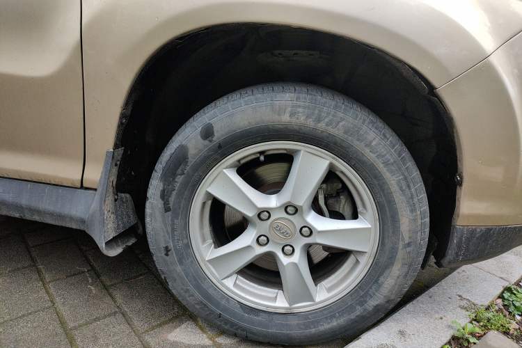 Used BYD S6 2014 2.4L Automatic Prestige 5-Seater Right Front Wheel Hub
