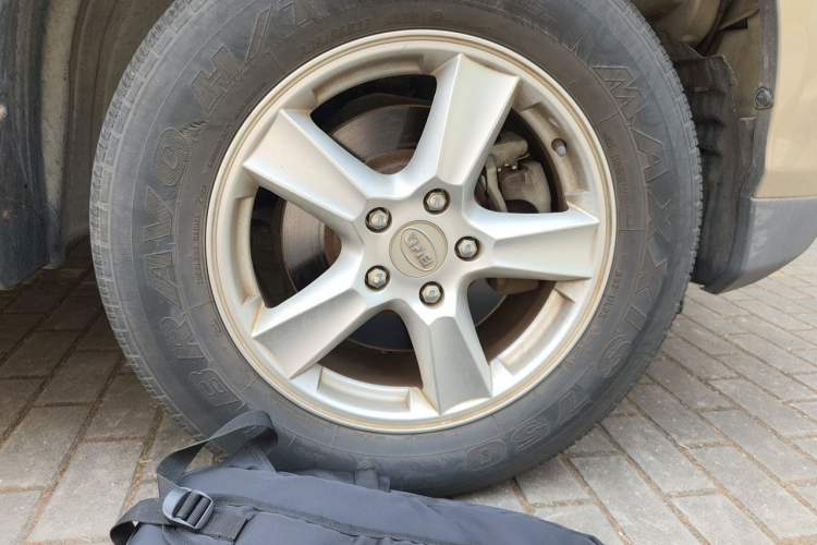 Used BYD S6 2014 2.0L Manual Luxury 5-Seater Right Front Wheel Hub