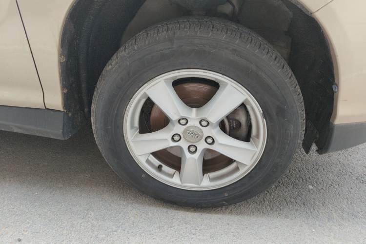 Used BYD S6 2014 2.4L Automatic Prestige 5-Seater Right Front Wheel Hub