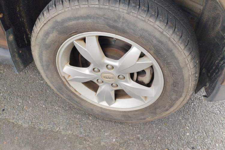 Used BYD S6 2014 2.0L Manual Luxury 5-Seater Right Front Wheel Hub