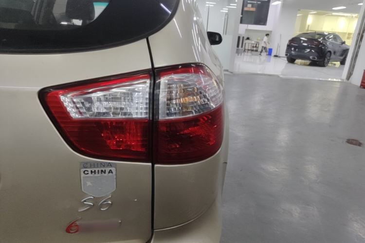 Used BYD S6 2014 2.4L Automatic Prestige 5-Seater Right Rear Taillight