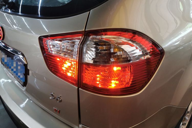Used BYD S6 2014 1.5TI Manual Luxury 5-Seater Right Rear Taillight