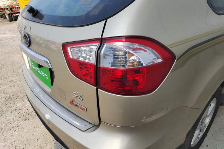 Used BYD S6 2014 2.4L Automatic Prestige 5-Seater Right Rear Taillight