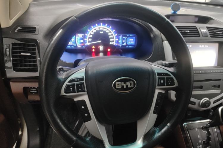 Used BYD S6 2014 2.4L Automatic Prestige 5-Seater Steering Wheel