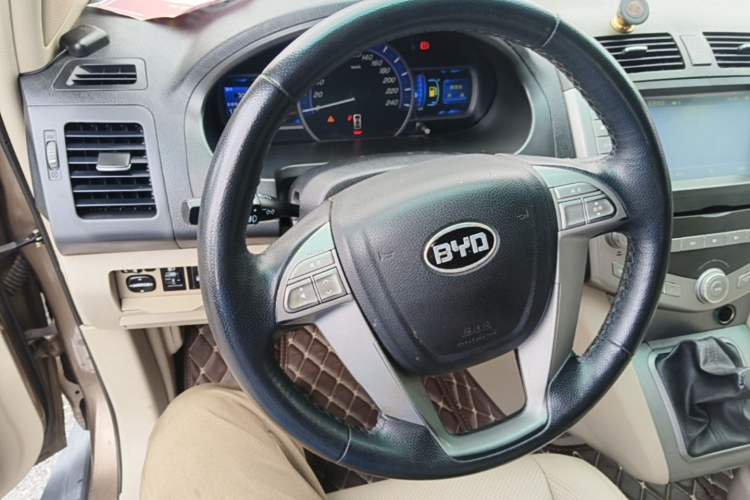 Used BYD S6 2014 2.0L Manual Elite Version 5 Seats Steering Wheel