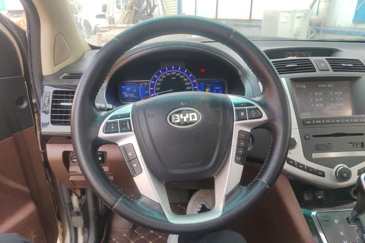 Used BYD S6 2014 2.4L Automatic Prestige 5-Seater Steering Wheel