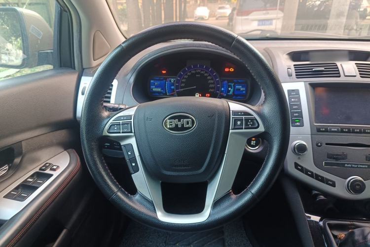 Used BYD S6 2014 1.5TI Manual Luxury 5-Seater Steering Wheel