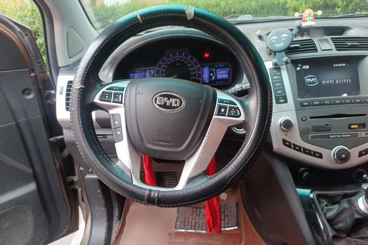 Used BYD S6 2014 1.5TI Manual Luxury 5-Seater Steering Wheel