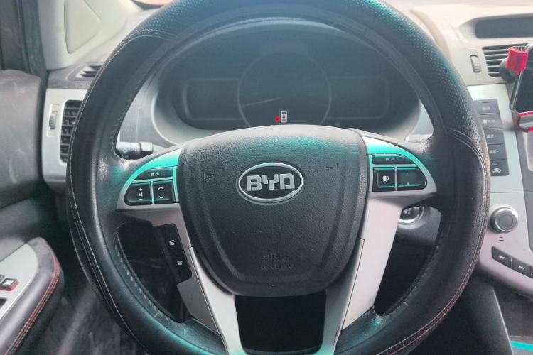 Used BYD S6 2014 1.5TI Manual Luxury 5-Seater Steering Wheel