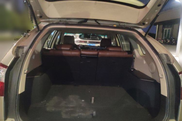 Used BYD S6 2014 2.0L Manual Luxury 5-Seater Trunk