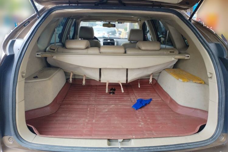 Used BYD S6 2014 2.0L Manual Luxury 5-Seater Trunk
