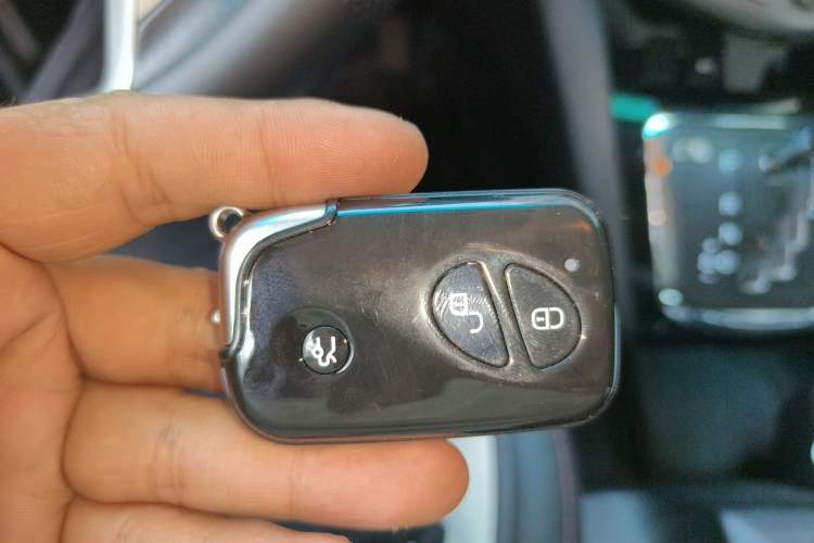 Used BYD S6 2014 2.4L Automatic Prestige 5-Seater Vehicle Key
