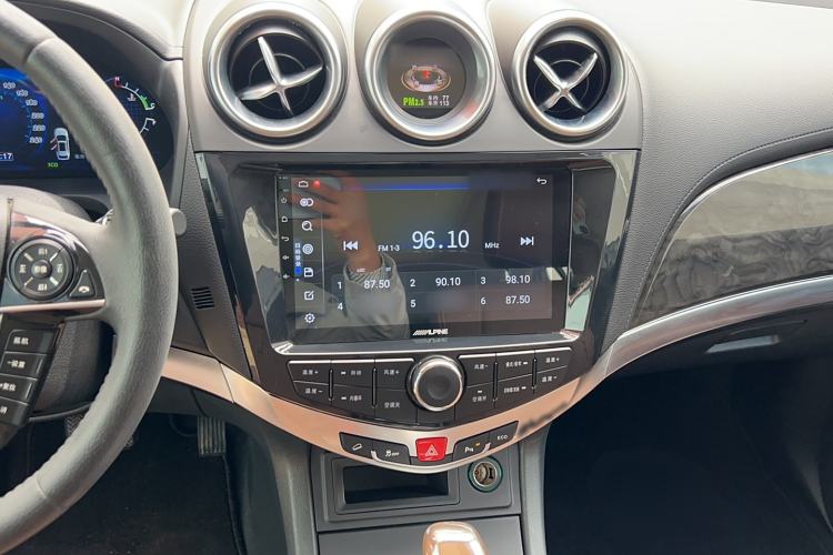 Used BYD S7 2017 2.0T Automatic Prestige Edition Audio And AC Panel