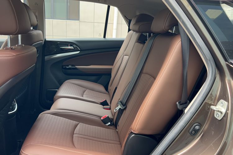 Used BYD S7 2017 2.0T Automatic Prestige Edition Interior 2