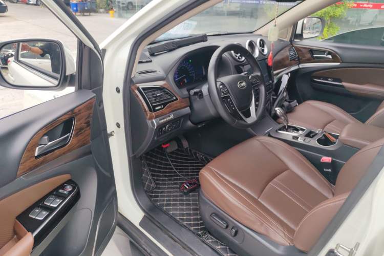 Used BYD S7 2015 2.0T Upgraded Automatic Luxury Version Driver Seat