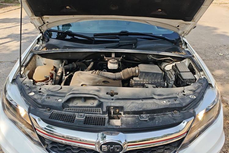 Used BYD S7 2017 2.0T Automatic Prestige Edition Engine Bay