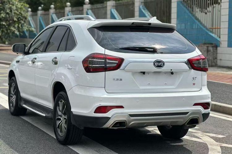Used BYD S7 2017 1.5T Manual Luxury Model Exterior 3