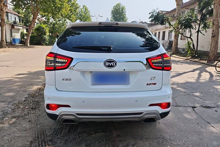 Used BYD S7 2017 2.0T Automatic Prestige Edition Exterior 4