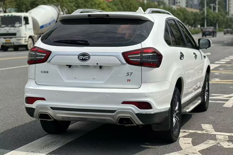 Used BYD S7 2017 1.5T Manual Luxury Model Exterior 4