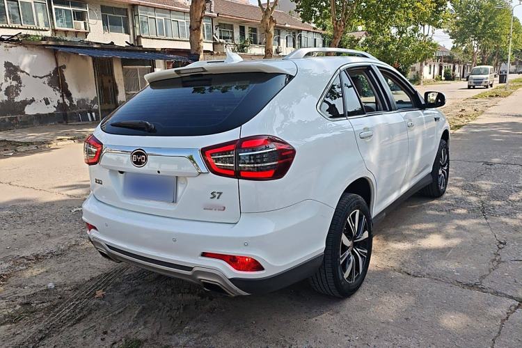Used BYD S7 2017 2.0T Automatic Prestige Edition Exterior 5