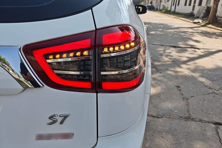 Used BYD S7 2017 2.0T Automatic Prestige Edition Exterior 6