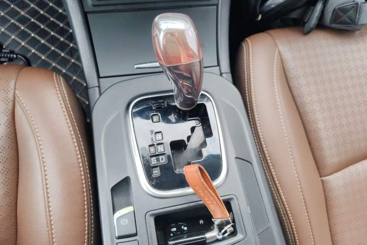 Used BYD S7 2015 2.0T Upgraded Automatic Luxury Version Gear Lever