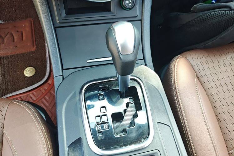 Used BYD S7 2017 2.0T Automatic Prestige Edition Gear Lever