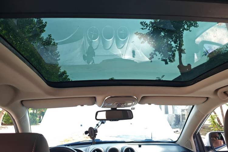 Used BYD S7 2017 2.0T Automatic Prestige Edition Headliner