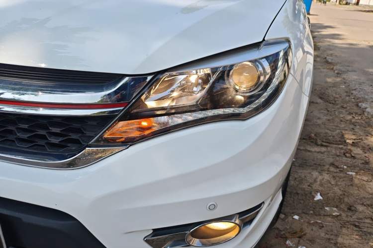 Used BYD S7 2017 2.0T Automatic Prestige Edition Left Front Headlight