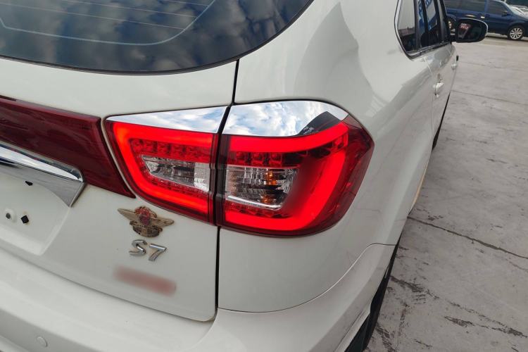 Used BYD S7 2015 2.0T Upgraded Automatic Luxury Version Right Rear Taillight