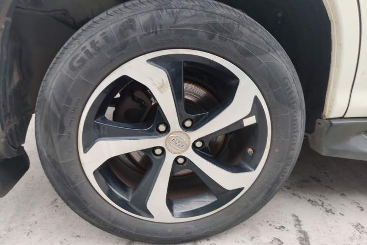 Used BYD S7 2015 2.0T Upgraded Automatic Luxury Version Right Rear Wheel Hub