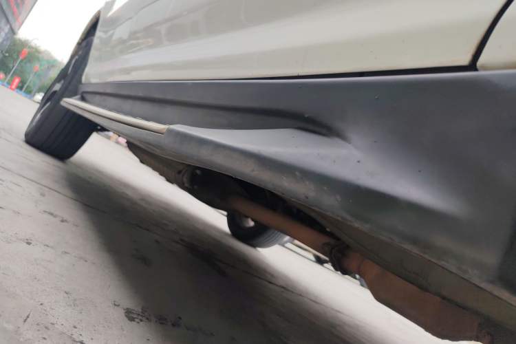 Used BYD S7 2015 2.0T Upgraded Automatic Luxury Version Right Side Sill