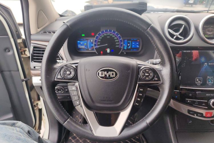 Used BYD S7 2015 2.0T Upgraded Automatic Luxury Version Steering Wheel
